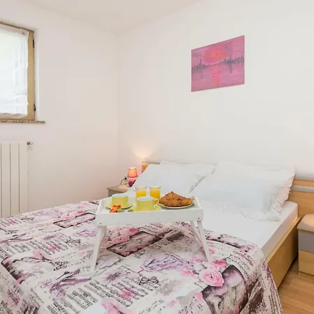 Cekada Apartman *