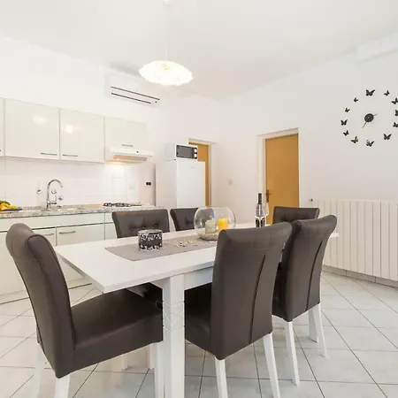 Apartment Cekada *