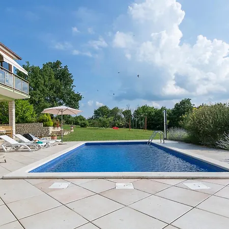 Cekada Apartman